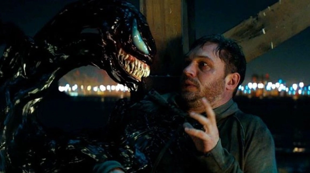 Venom første danske reaktioner anmeldere / Filmz.dk